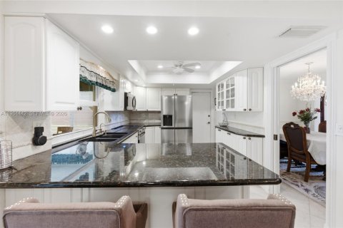 House in Plantation, Florida 4 bedrooms, 192.68 sq.m. № 2033283 - photo 12