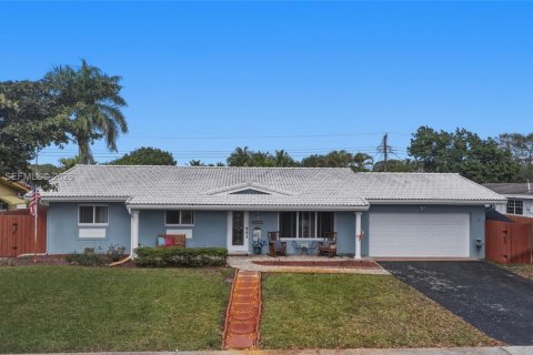 House in Plantation, Florida 4 bedrooms, 192.68 sq.m. № 2033283