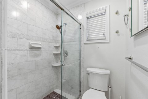 House in Plantation, Florida 4 bedrooms, 192.68 sq.m. № 2033283 - photo 20