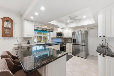 House in Plantation, Florida 4 bedrooms, 192.68 sq.m. № 2033283 - photo 13