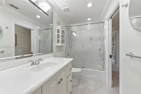 House in Plantation, Florida 4 bedrooms, 192.68 sq.m. № 2033283 - photo 24