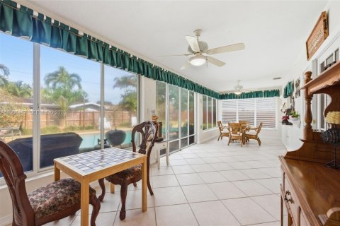 House in Plantation, Florida 4 bedrooms, 192.68 sq.m. № 2033283 - photo 26