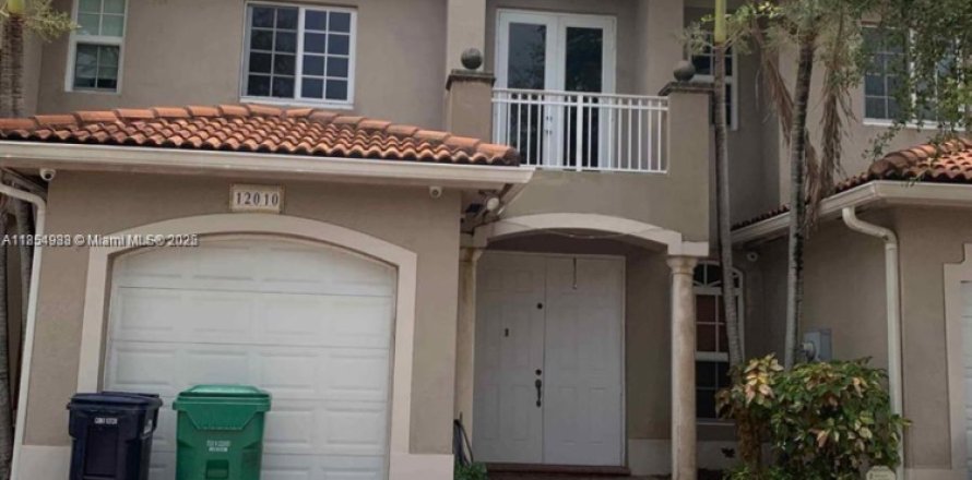 Touwnhouse à Miami, Floride 3 chambres, 167.22 m2 № 1888020