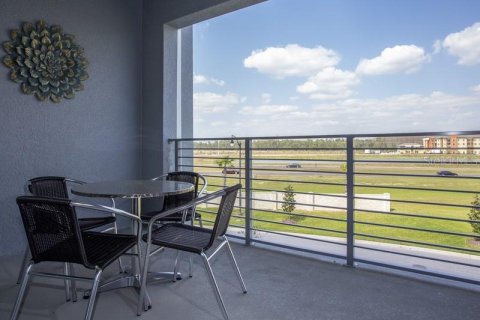 Condo in Kissimmee, Florida, 2 bedrooms in STOREY LAKE  № 1068859 - photo 2