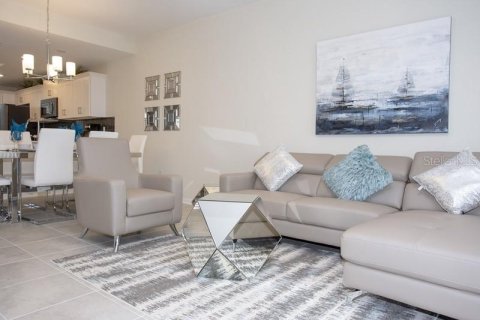 Condo in Kissimmee, Florida, 2 bedrooms in STOREY LAKE  № 1068859 - photo 5