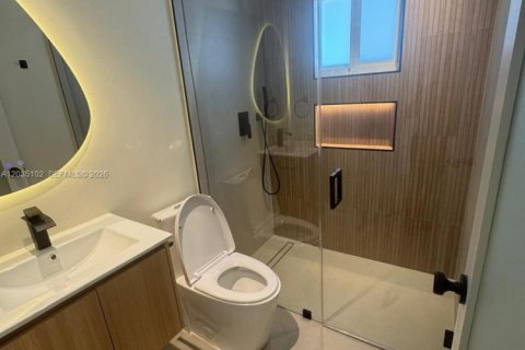 House in Hialeah, Florida 2 bedrooms, 105.82 sq.m. № 2168643 - photo 17