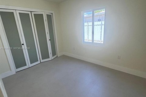 House in Hialeah, Florida 2 bedrooms, 105.82 sq.m. № 2168643 - photo 4