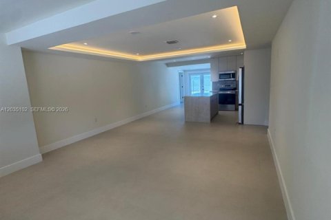 House in Hialeah, Florida 2 bedrooms, 105.82 sq.m. № 2168643 - photo 11