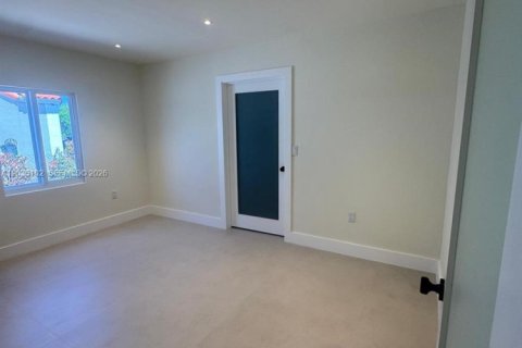 House in Hialeah, Florida 2 bedrooms, 105.82 sq.m. № 2168643 - photo 13