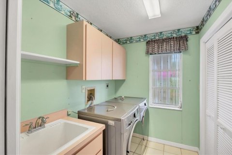 House in Placida, Florida 3 bedrooms, 217.95 sq.m. № 1775396 - photo 28
