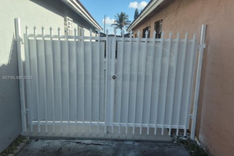 Condo à Hialeah, Floride, 2 chambres  № 2049841