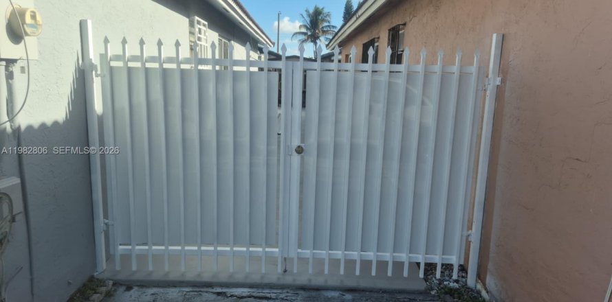 Condo à Hialeah, Floride, 2 chambres  № 2049841