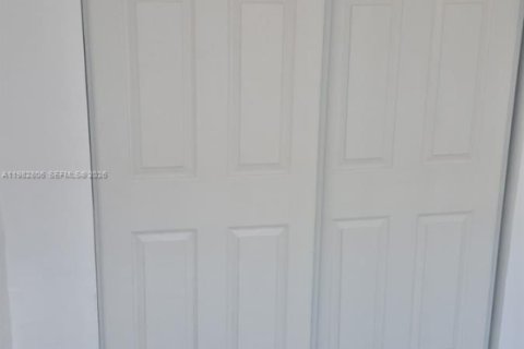 Copropriété à louer à Hialeah, Floride: 2 chambres, 101.26 m2 № 2049841 - photo 7