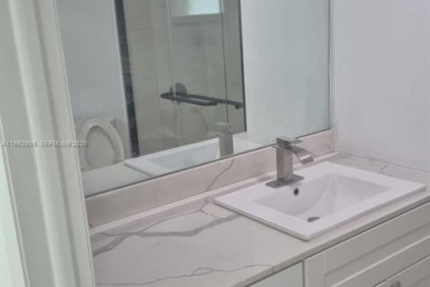 Copropriété à louer à Hialeah, Floride: 2 chambres, 101.26 m2 № 2049841 - photo 11
