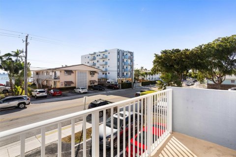 Condominio en venta en North Bay Village, Florida, 2 dormitorios, 83.61 m2 № 2073263 - foto 6