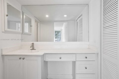 Condominio en venta en North Bay Village, Florida, 2 dormitorios, 83.61 m2 № 2073263 - foto 16