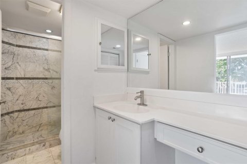 Condominio en venta en North Bay Village, Florida, 2 dormitorios, 83.61 m2 № 2073263 - foto 17