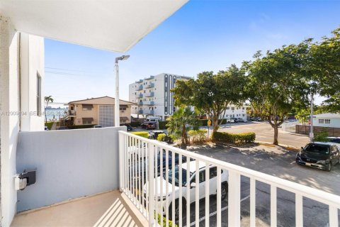 Condominio en venta en North Bay Village, Florida, 2 dormitorios, 83.61 m2 № 2073263 - foto 29
