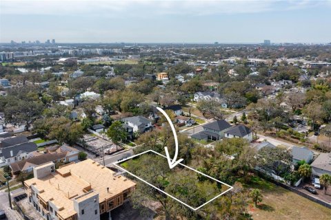 House in Tampa, Florida 5 bedrooms, 304.72 sq.m. № 1336581 - photo 4