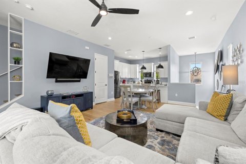 Adosado en venta en Tampa, Florida, 3 dormitorios, 202.9 m2 № 1822776 - foto 12