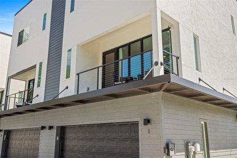 Adosado en venta en Tampa, Florida, 3 dormitorios, 202.9 m2 № 1822776 - foto 4