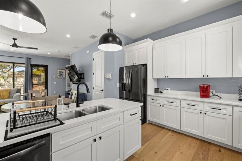 Adosado en venta en Tampa, Florida, 3 dormitorios, 202.9 m2 № 1822776 - foto 9