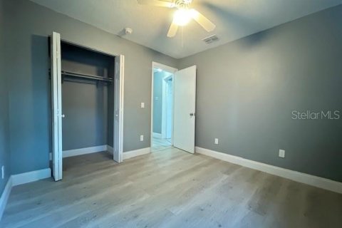 House in Orlando, Florida 4 bedrooms, 104.98 sq.m. № 2210522 - photo 15