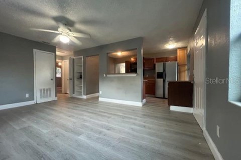 House in Orlando, Florida 4 bedrooms, 104.98 sq.m. № 2210522 - photo 5