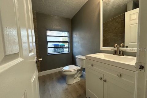 House in Orlando, Florida 4 bedrooms, 104.98 sq.m. № 2210522 - photo 8