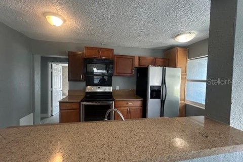 House in Orlando, Florida 4 bedrooms, 104.98 sq.m. № 2210522 - photo 3