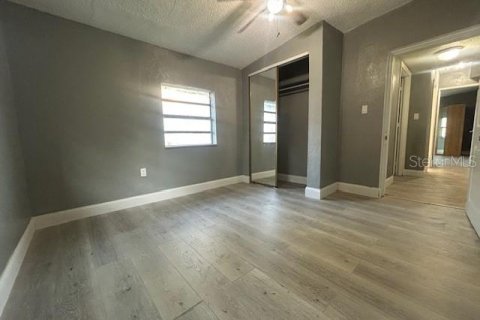 House in Orlando, Florida 4 bedrooms, 104.98 sq.m. № 2210522 - photo 17