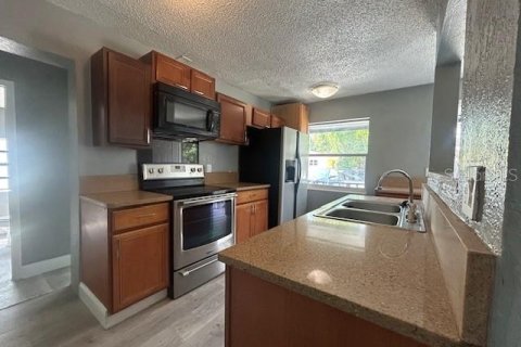 House in Orlando, Florida 4 bedrooms, 104.98 sq.m. № 2210522 - photo 2