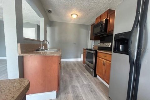 House in Orlando, Florida 4 bedrooms, 104.98 sq.m. № 2210522 - photo 4