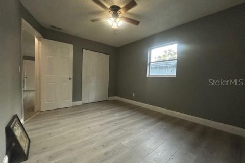 House in Orlando, Florida 4 bedrooms, 104.98 sq.m. № 2210522 - photo 18