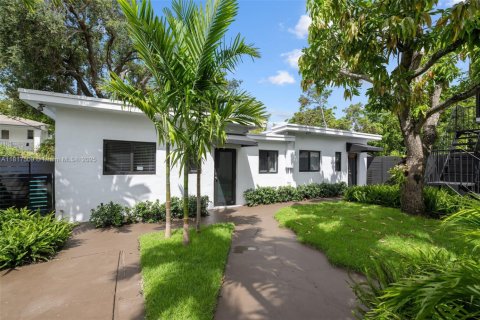 House in Miami, Florida 4 bedrooms, 211.82 sq.m. № 1888892 - photo 26