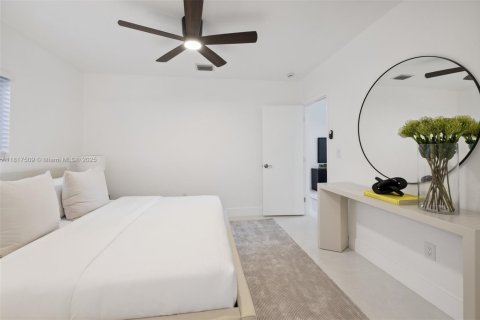 House in Miami, Florida 4 bedrooms, 211.82 sq.m. № 1888892 - photo 24