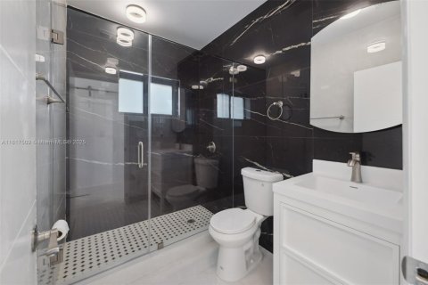 House in Miami, Florida 4 bedrooms, 211.82 sq.m. № 1888892 - photo 22