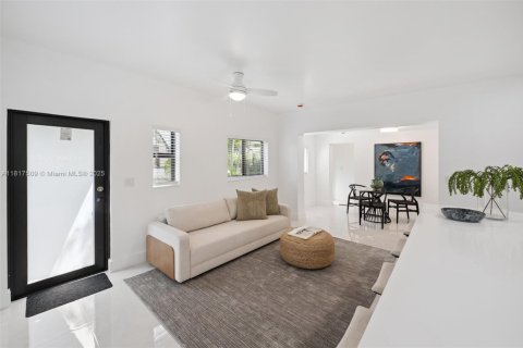 House in Miami, Florida 4 bedrooms, 211.82 sq.m. № 1888892 - photo 29