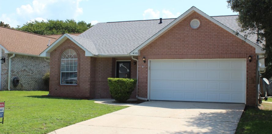 House in Mary Esther, Florida 3 bedrooms, 141.68 sq.m. № 558485