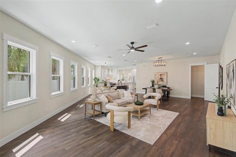 Touwnhouse à vendre à Tampa, Floride: 4 chambres, 289.58 m2 № 2199396 - photo 7