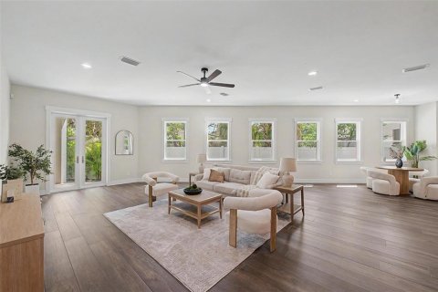 Touwnhouse à vendre à Tampa, Floride: 4 chambres, 289.58 m2 № 2199396 - photo 6