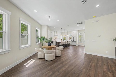Touwnhouse à vendre à Tampa, Floride: 4 chambres, 289.58 m2 № 2199396 - photo 16