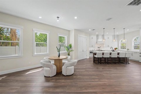 Touwnhouse à vendre à Tampa, Floride: 4 chambres, 289.58 m2 № 2199396 - photo 18