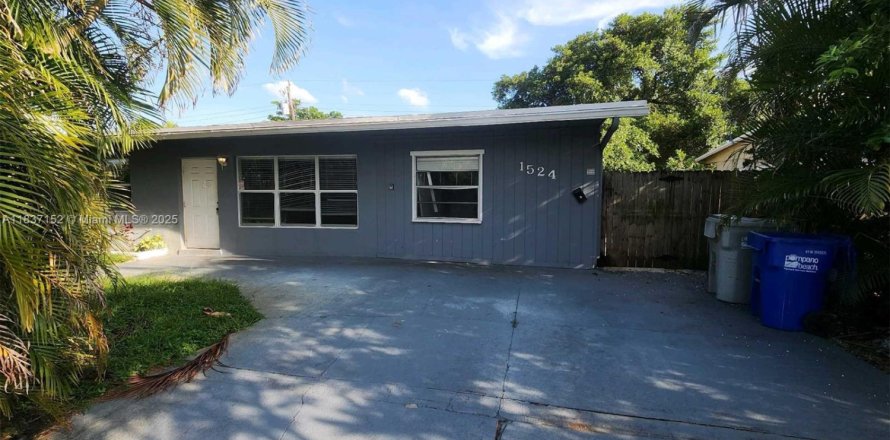 House in Pompano Beach, Florida 3 bedrooms, 103.77 sq.m. № 1823544