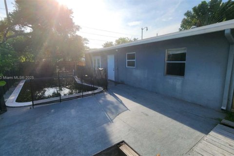 House in Pompano Beach, Florida 3 bedrooms, 103.77 sq.m. № 1823544 - photo 4