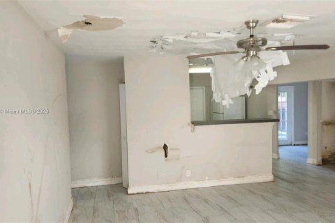 House in Pompano Beach, Florida 3 bedrooms, 103.77 sq.m. № 1823544 - photo 2