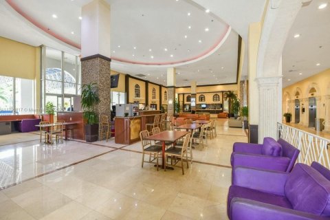 Condominio en venta en Sunny Isles Beach, Florida, 33.44 m2 № 1862363 - foto 10