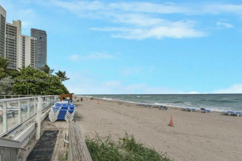 Condominio en venta en Sunny Isles Beach, Florida, 33.44 m2 № 1862363 - foto 13