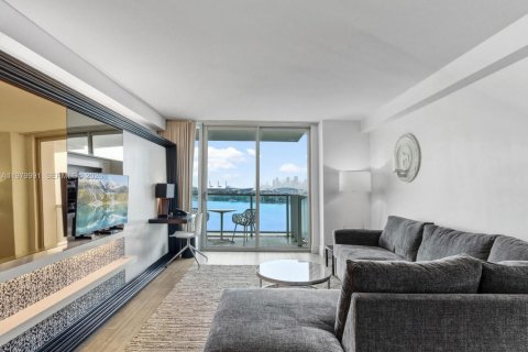 Кондоминиум с 1 спальней в Майами-Бич, Флорида № 2048699