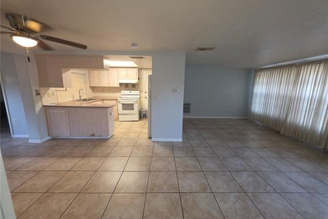 Villa ou maison à louer à Holiday, Floride: 3 chambres, 114.83 m2 № 2144167 - photo 4